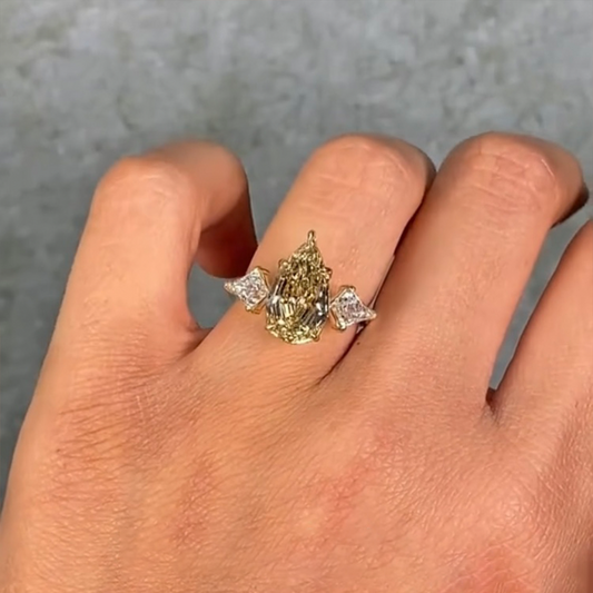 ANSTER Jewelry 18K Gold 3ct Pear Cut Fancy Vivid Yellow Lab Grown Diamond Ring with IGI