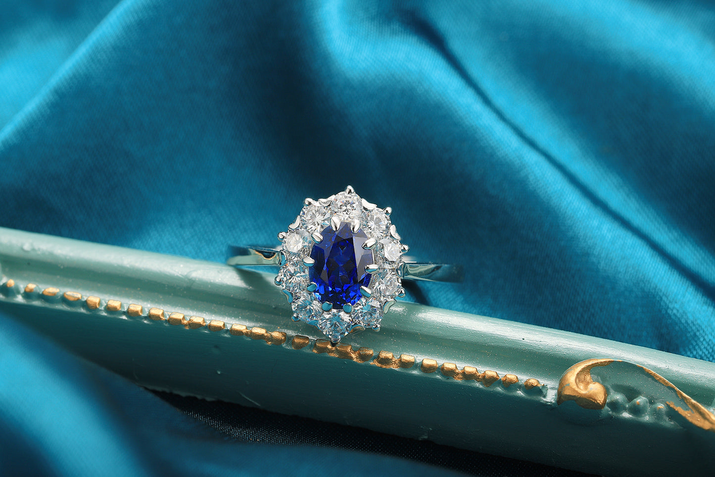 1 CTW Oval Lab Grown Sapphire S925 banhado a anel