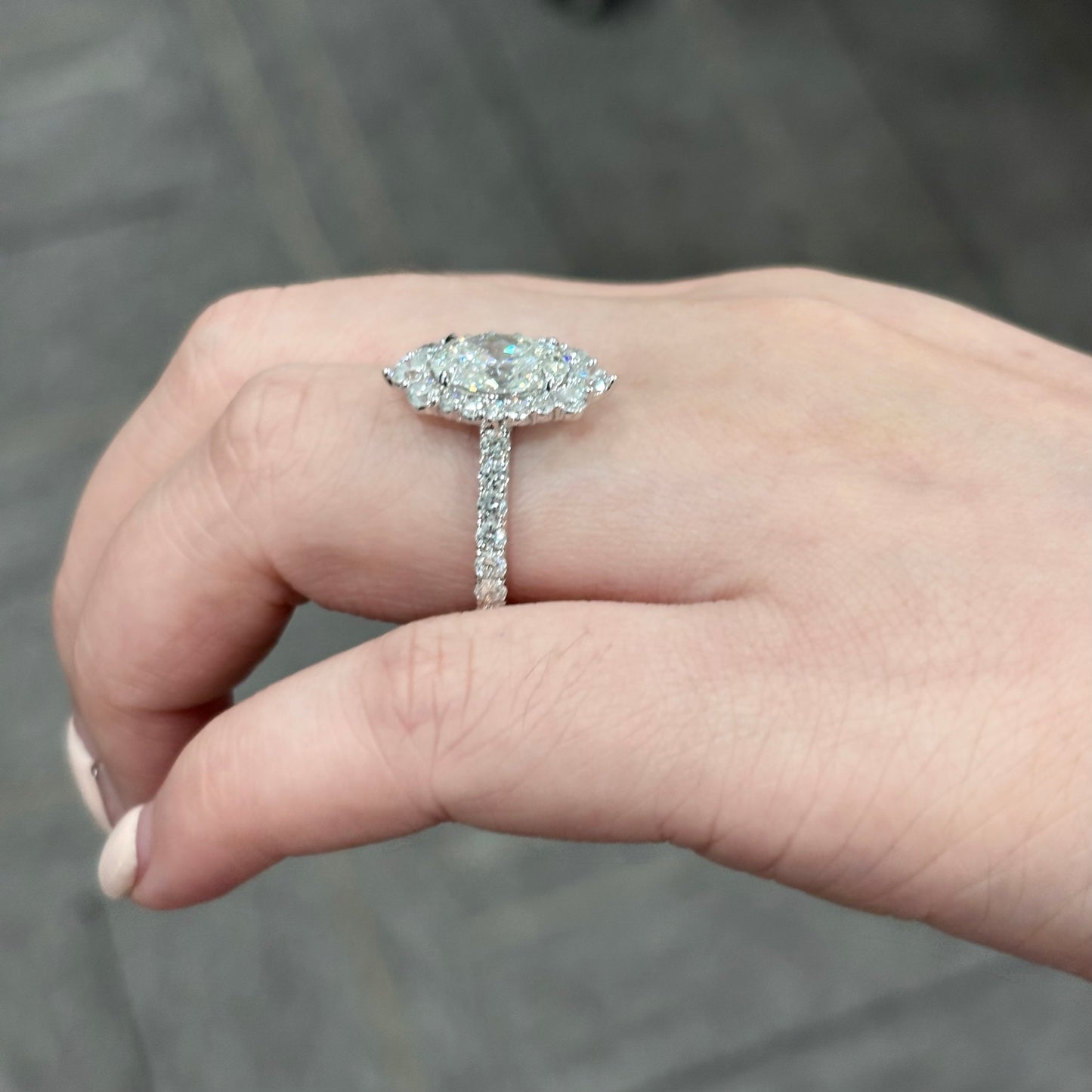 ANSTER Jewelry Anel de diamante ético feito à mão em ouro 18K com lapidação pera cultivado em laboratório 