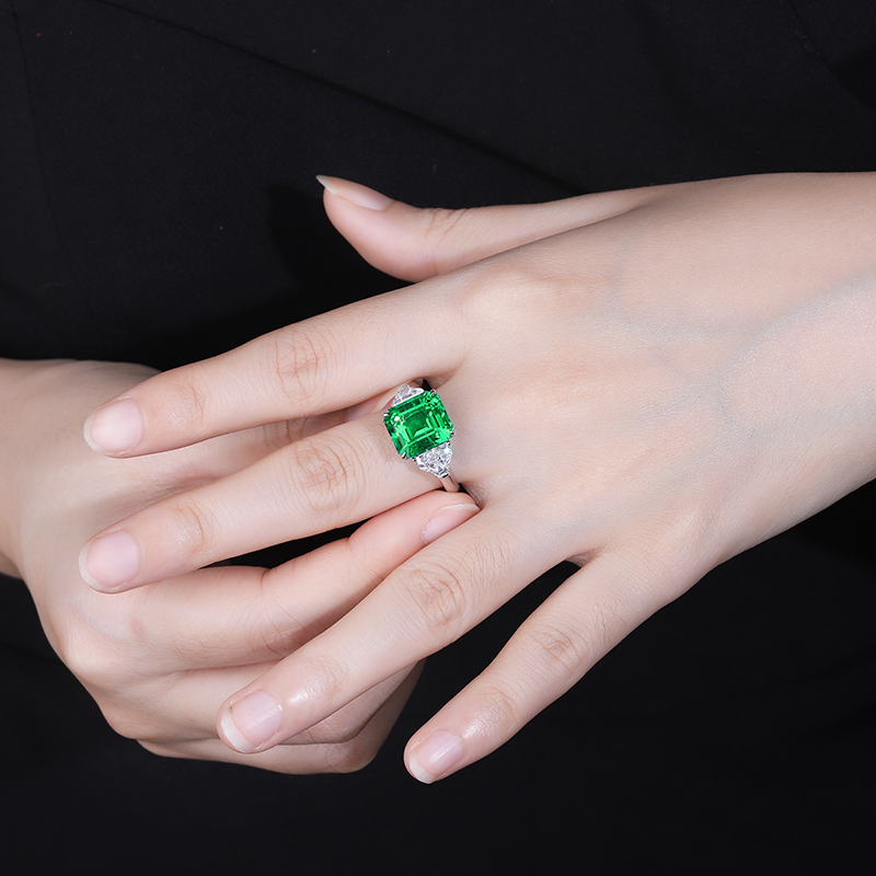 ANSTER JEWELRY 2,3 CTW Oval Lab Grown Esmeralda S925 Anel banhado