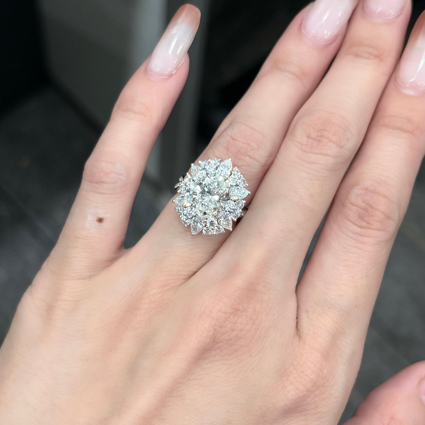 ANSTER Jewelry Anel de diamante ético feito à mão em ouro 18K com lapidação pera cultivado em laboratório 