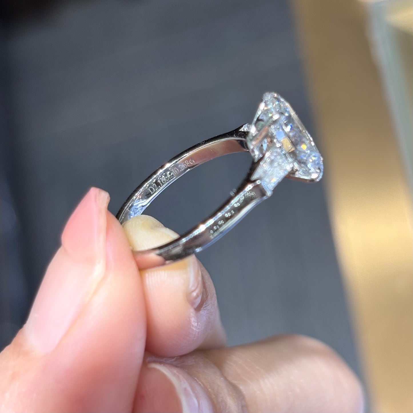 ANSTER Jewelry Anel de diamante ético feito à mão em ouro 18K com lapidação pera cultivado em laboratório 