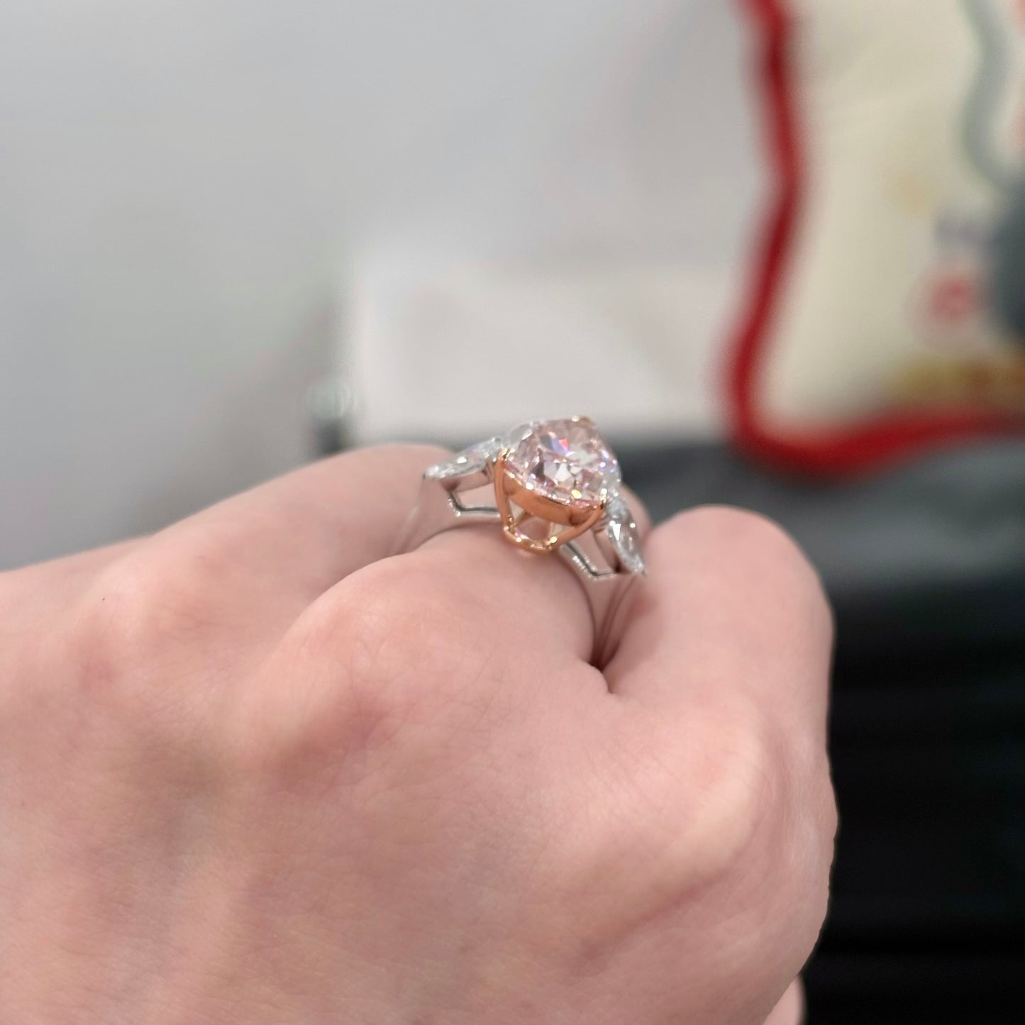 ANSTER Jewelry Anel de diamante ético feito à mão em ouro 18K com lapidação pera cultivado em laboratório 