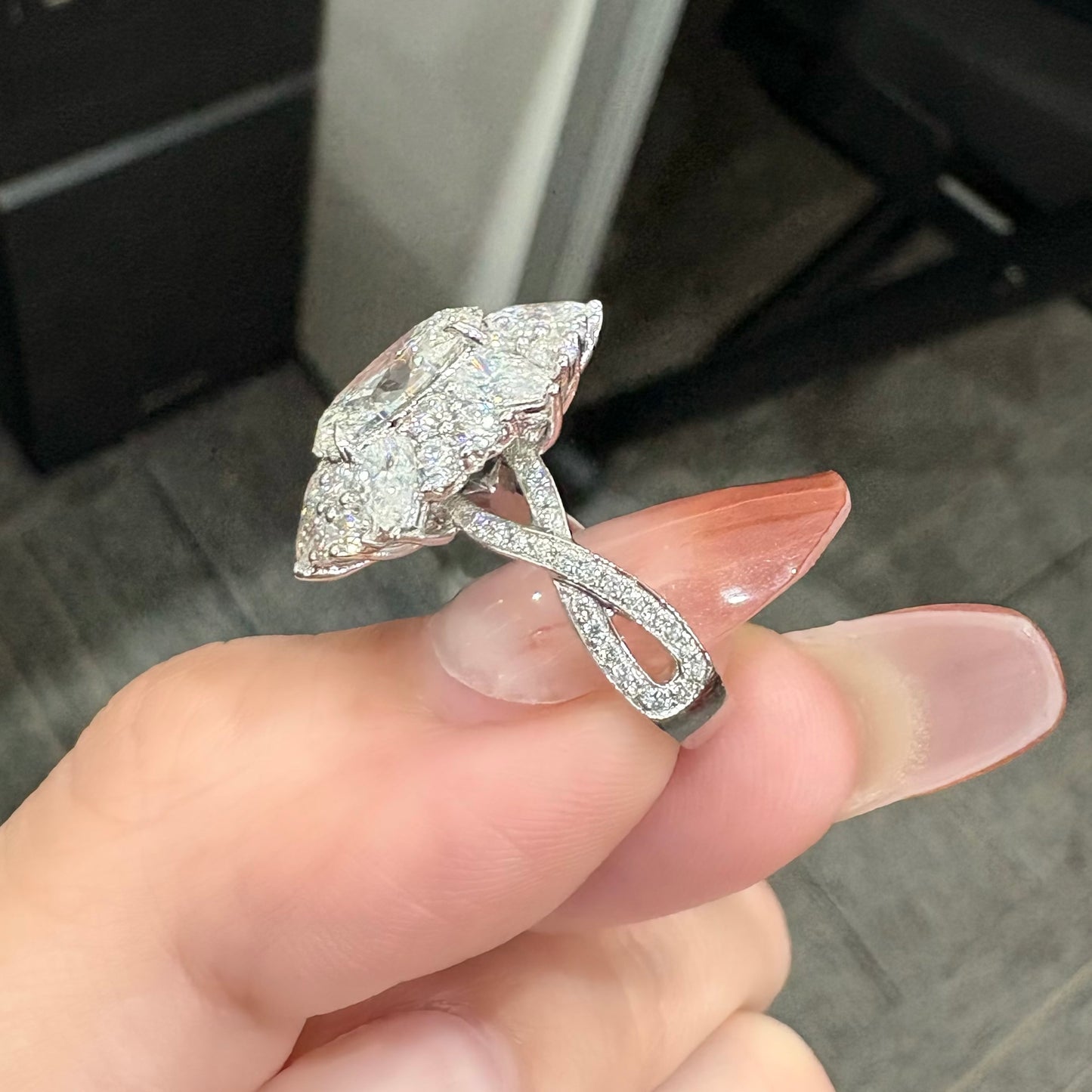 ANSTER Jewelry Anel de diamante ético feito à mão em ouro 18K com lapidação pera cultivado em laboratório 