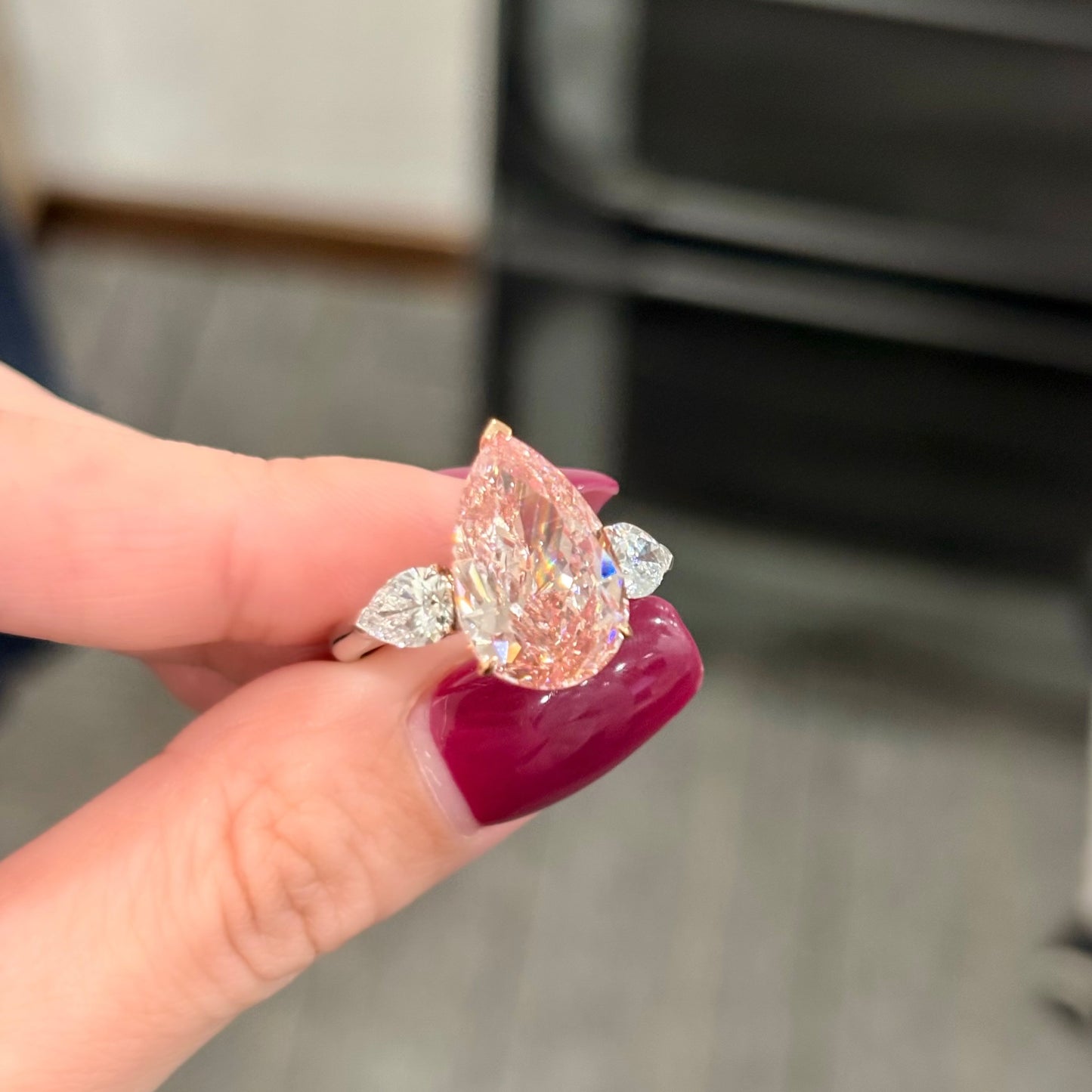 ANSTER Jewelry Anel de diamante ético feito à mão em ouro 18K com lapidação pera cultivado em laboratório 