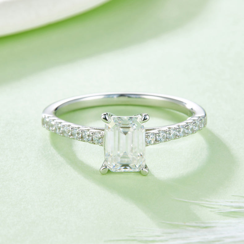 1 CTW Emerald Moissanite S925 Ring plated