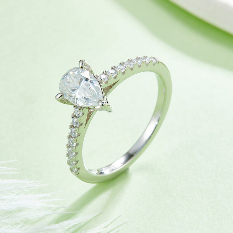 1 CTW Pear Moissanite  S925 Ring plated
