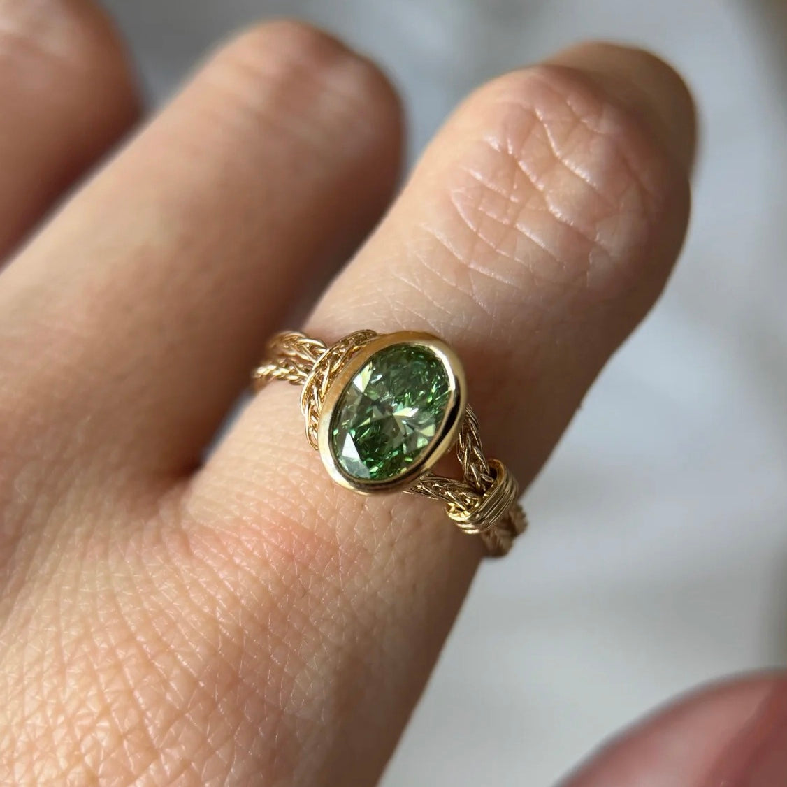 ANSTER Wholesales Price 18K Gold Oval cut Fancy Green Lab Grown Diamond Soft Chain Ring with IGI