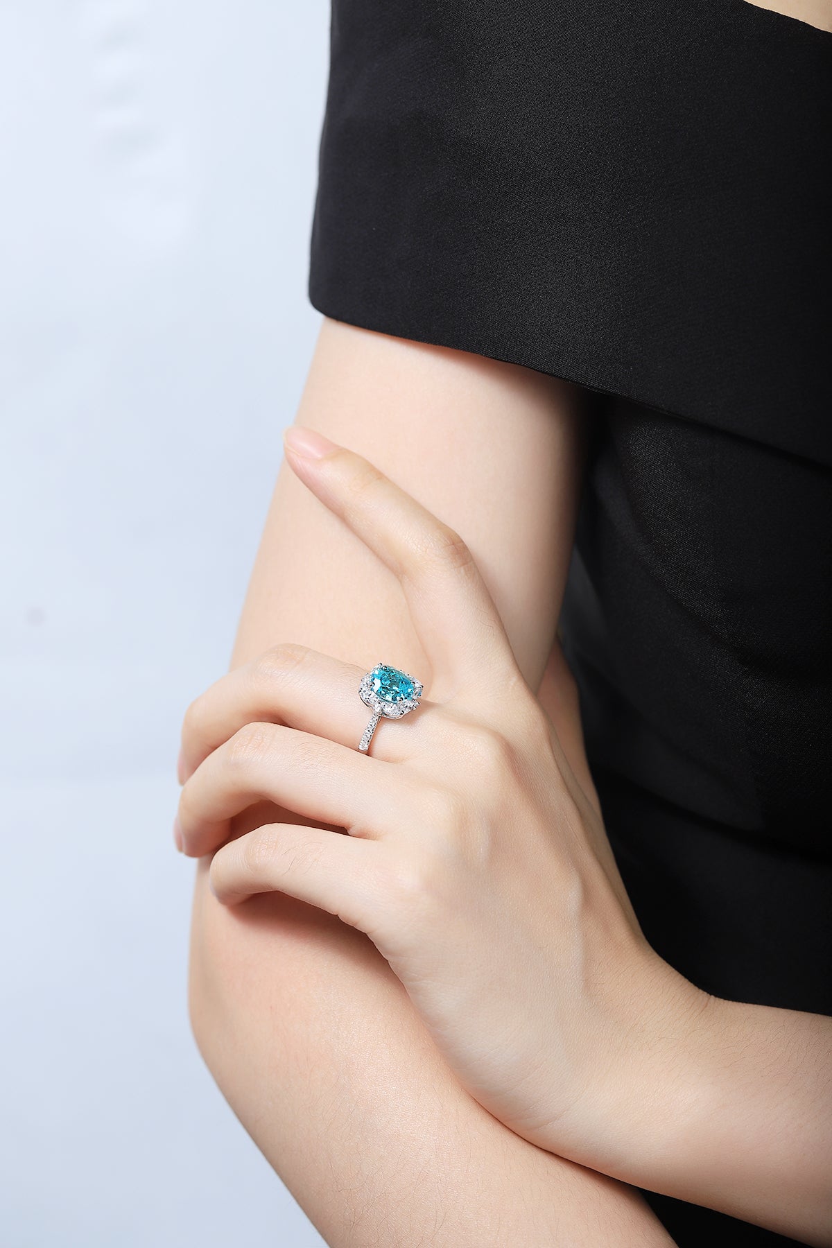 ANSTER JEWELRY 4.6 CTW Oval Lab Grown Paraiba S925 Ring plated