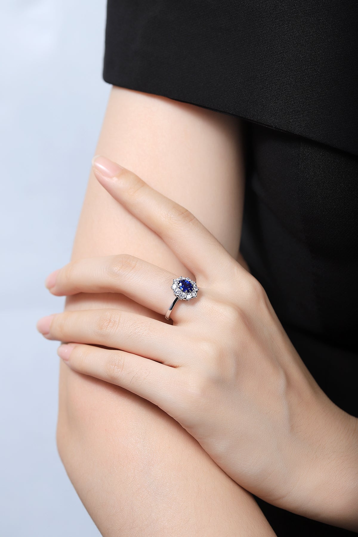 1 CTW Oval Lab Grown Sapphire S925 Ring plated
