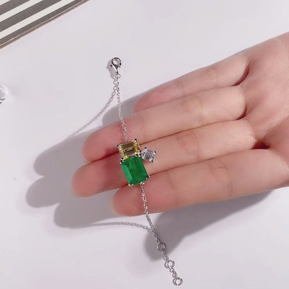 Pulseira personalizada ANSTER Jewelry com lapidação oval em ouro 18K e esmeralda cultivada em laboratório 