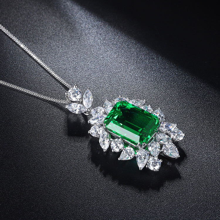 Colar banhado a ouro 9K com esmeralda cultivada em laboratório Asscher de 5 CTW